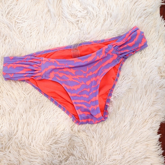 Victoria's Secret Cinched Bikini Bottoms Tiger - Picture 1 of 2